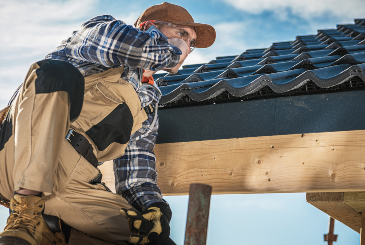 roof-contractor-talking-on-cell-phone-8WQRQMF-4